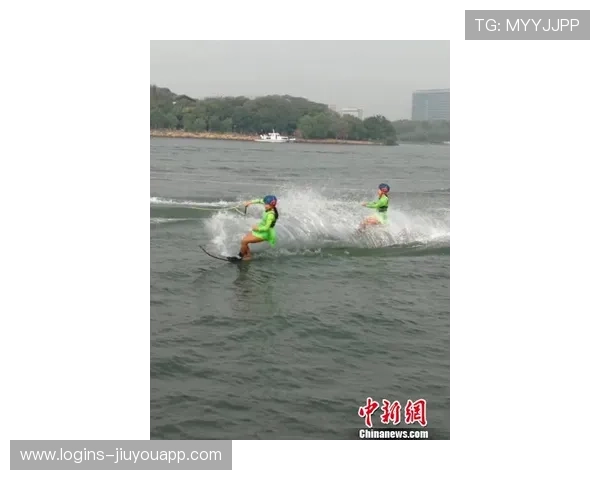 “宽板滑水：东三叉湖赛场掀起水上竞技风暴”